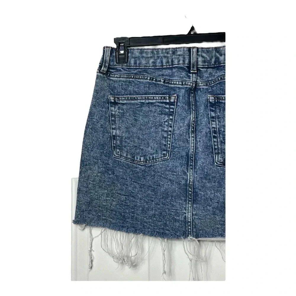 1560. WILD FABLE DENIM MINI LENGTH SKIRT CUTOFF FRAYED HEM SIZE 14 MEDIUM WASH‎ - Picture 7 of 7
